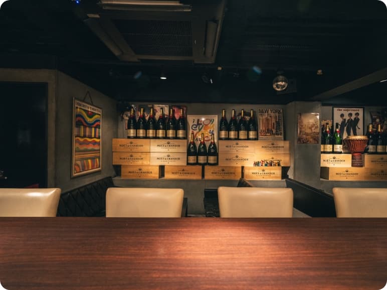 バースマイルライフのカウンター席